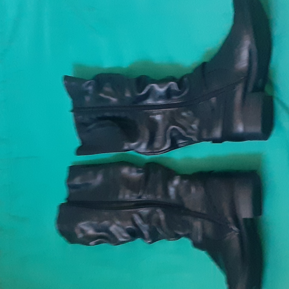 White mountain black boots, size 8 - Picture 3 of 8